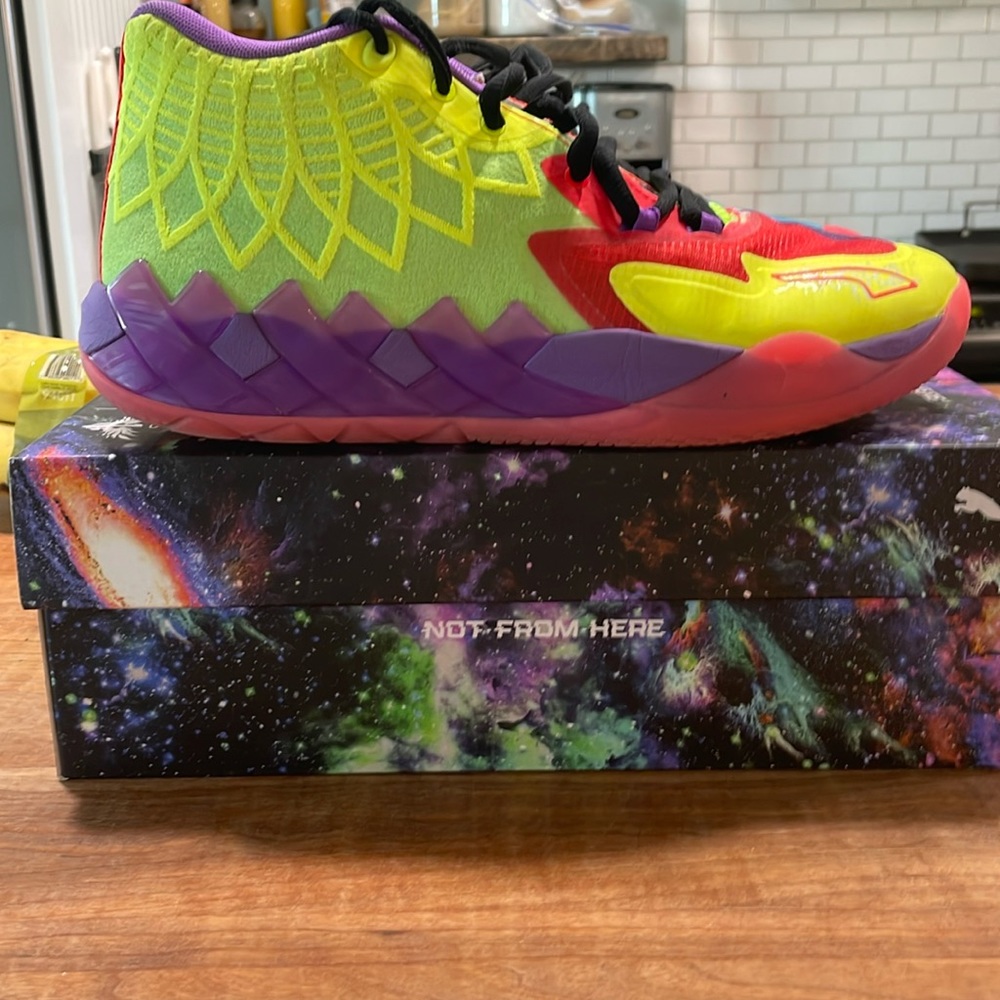 Lamelo ball BE YOU size 10.5